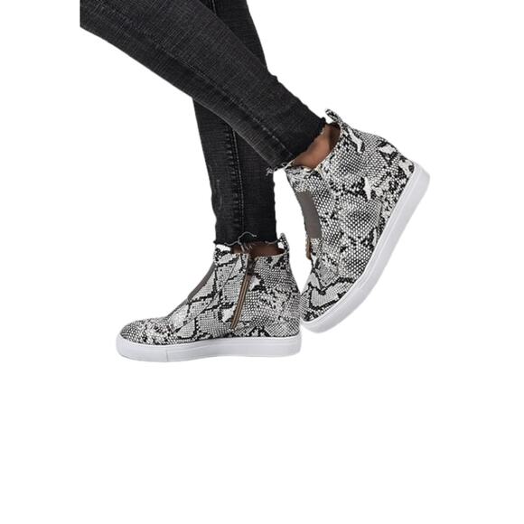 New Sneaker Boots Womens Black 7.5M Snake Print GLADY Waterproof Ankle Zip - Picture 1 of 16